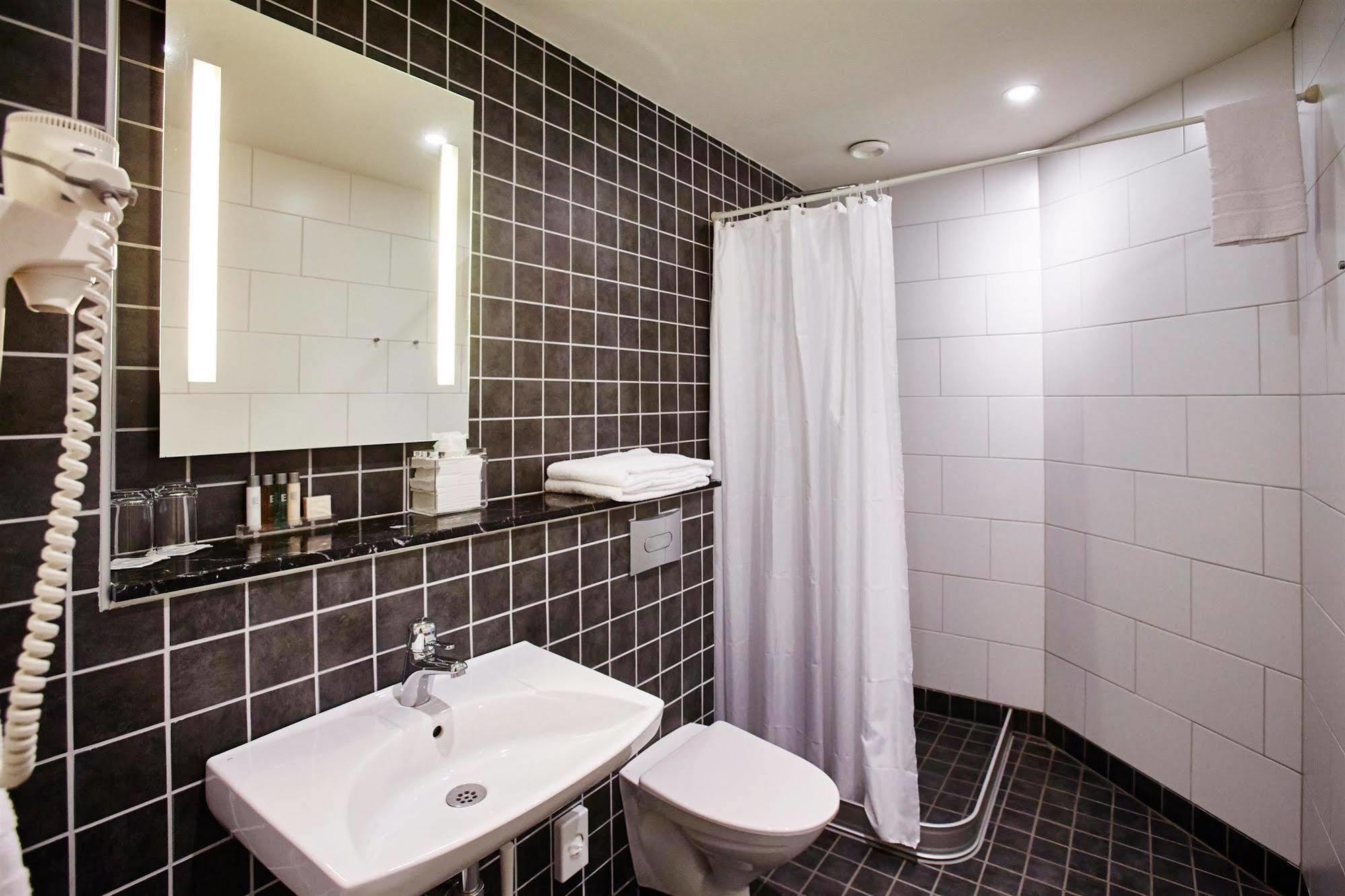 Hotel Bishops Arms Koeping Екстер'єр фото